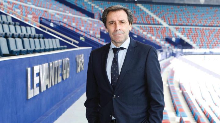 Miñambres: "La primera equipación que me puse de niño fue la del Levante"