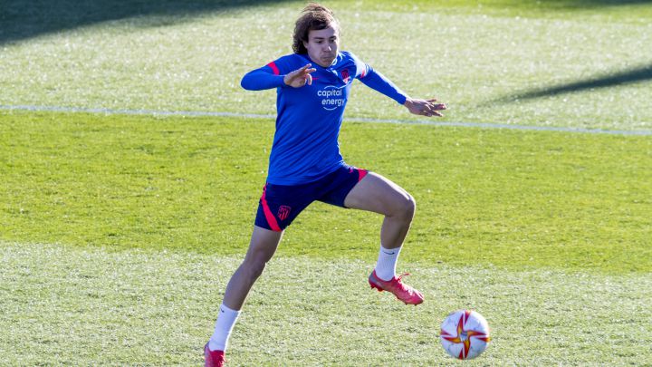 Javi Serrano, fijo para Simeone, no estar en la Youth League