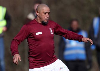 Roberto Carlos jugó un amistoso con el club amateur inglés Bull in de Barne