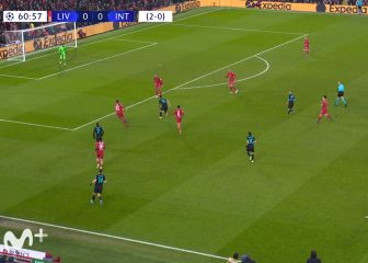 Un golazo a la altura de Anfield para señalar el gran defecto del mejor central del mundo