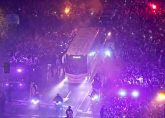 La espectacular llegada del autobús del Real Madrid al Santiago Bernabéu