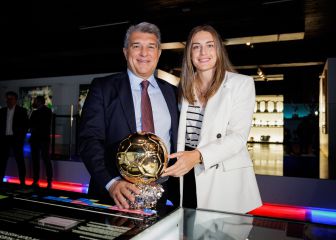 El Balón de Oro de Alexia ya luce en el Museo del Barça