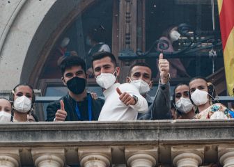 Los futbolistas del Valencia disfrutan de la mascletà