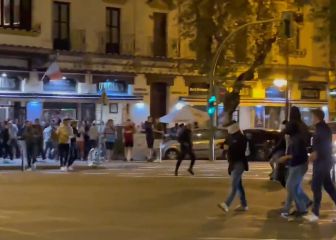 Batalla campal entre los hooligans de West Ham y Eintracht en pleno Sevilla