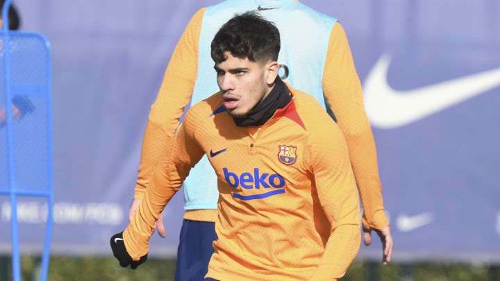 Abde, con una tendinopatía rotuliana, baja indefinida