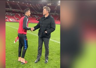 La charla entre Tom Brady y un Cristiano aún en chanclas en Old Trafford tras la exhibición