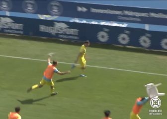 Expulsan a un jugador del Villarreal B por celebrar un gol 'a lo Alaba' con una silla