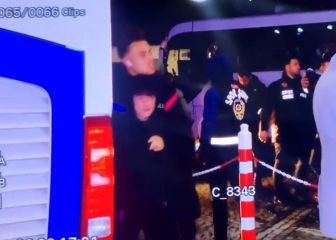 Lo de Gavi es increíble: vean cómo llegó Dest al bus gracias al canterano