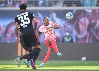 El Eintracht sobrevive en Leipzig