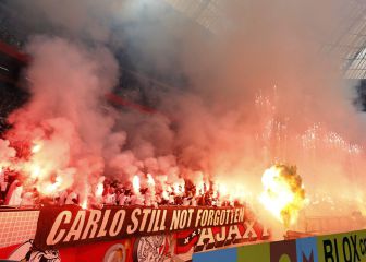 El Ajax remonta y se lleva un clásico accidentado