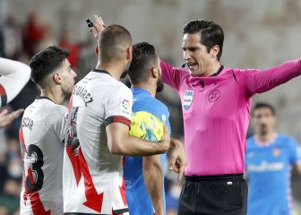 El Atlético, mosqueado con la actitud y el criterio de Munuera