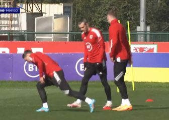 Sorna del narrador británico cuando aparece Bale al césped