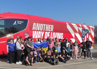 El autobús del Atlético regresa a Madrid con 36 refugiados