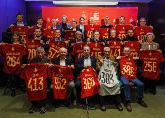 La Selección rinde homenaje a sus leyendas en Barcelona