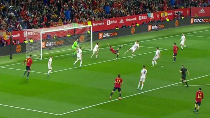 Iba para gol memorable: el escorzo de Sarabia culminando
el frenesí de la Selección