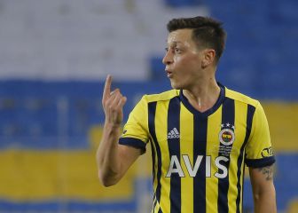 Özil intenta romper el hielo con el Fenerbahçe