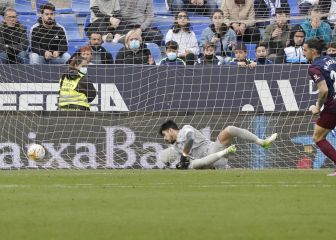 El Huesca empuja al hoyo al triste Málaga de Natxo González