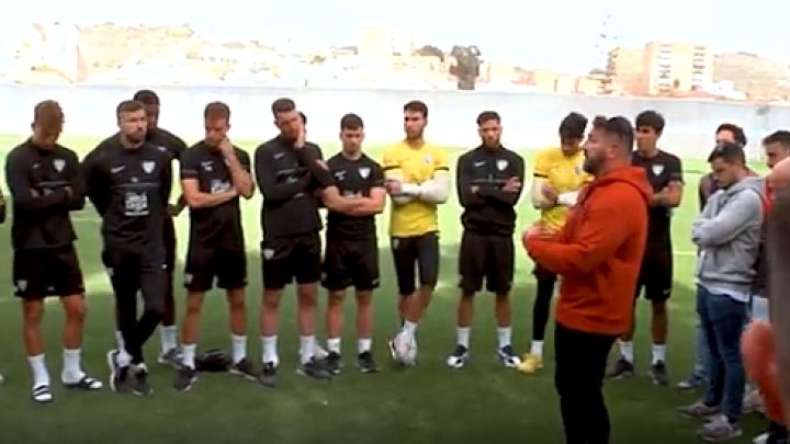 Afición y jugadores, unidos para sacar al Málaga del pozo
