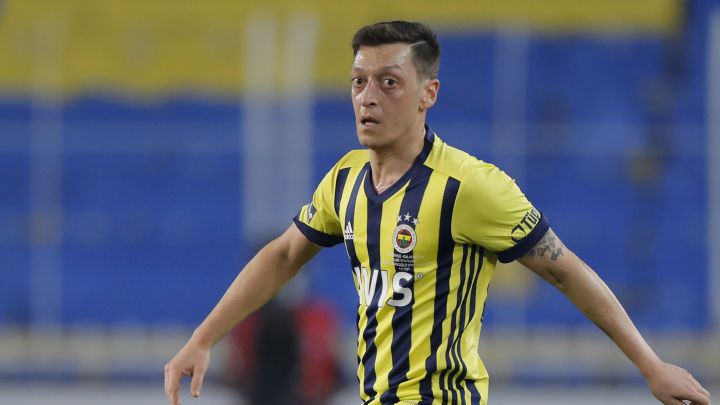 "Mesut Özil cumplirá su contrato en el Fenerbahçe"