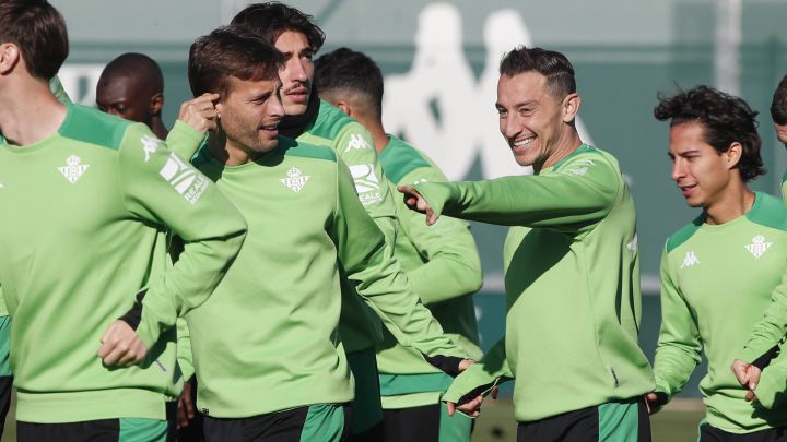 Borja Iglesias y Canales se ejercitan de nuevo con el grupo