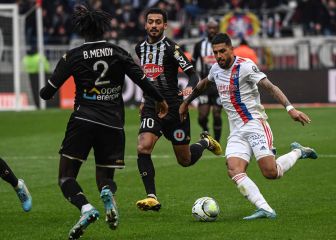Teté da el triunfo al Lyon en su debut