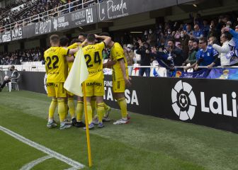 El Oviedo saca partido de la autodestrucción albinegra