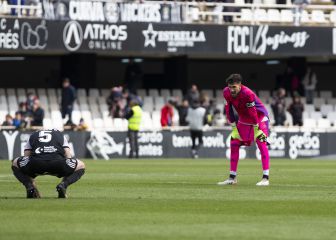 Los duelos directos le alejan del playoff