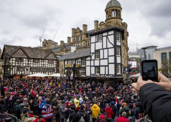 Las calles de Manchester se visten de rojiblanco