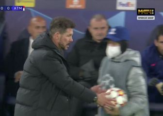 El momento que Simeone tomó cartas en el asunto con los recogepelotas del City