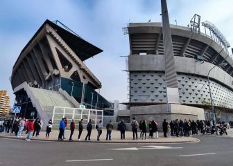 Colas en el Villamarín para recoger la bandera de la Copa