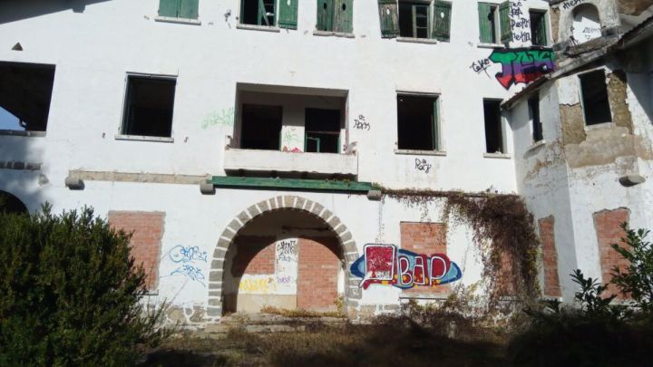 El Alavés seguirá percibiendo 223.000 euros anuales por las instalaciones abandonadas del colegio Izarra