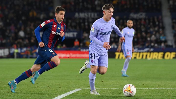 Gavi, mensajes desde el césped