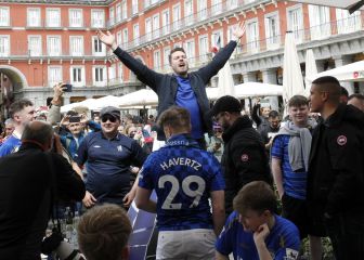 Los seguidores del Chelsea llenan el centro de Madrid