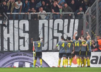 Dessers conquista Praga y sella el pase para el Feyenoord
