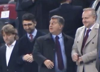 Toneladas de Gifs en camino: la reacción de Laporta al ver la marea blanca en el Camp Nou