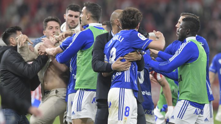 El Oviedo se lleva el derbi y al acabar, lío gordo en El Molinón