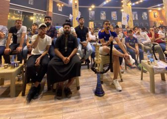 La peña de Bagdad celebra la clasificación para semifinales de la Champions