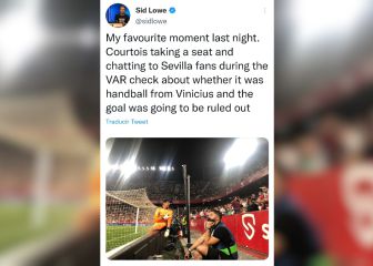 Courtois, cazado debatiendo con la afición del Sevilla