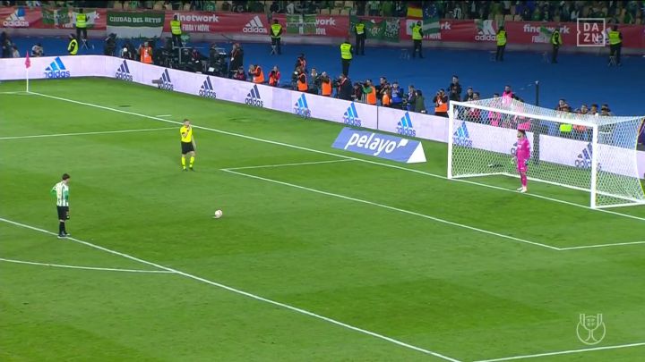 Y dicen que sólo es fútbol: lo que pasó tras el penalti decisivo hay que verlo porque es tremendo