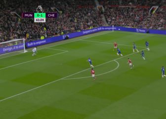 Cristiano para el tiempo en Old Trafford 'desmayando' el balón en su golazo