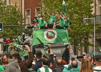 La celebración del ascenso a segunda del Racing