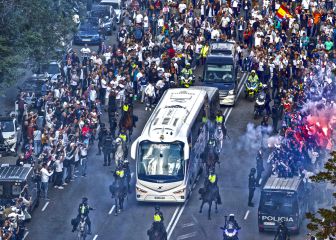La llegada del autobús del Real Madrid al Bernabéu en imágenes