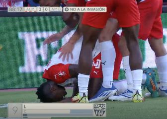 El Almería golea al Amorebieta y se acerca al ascenso