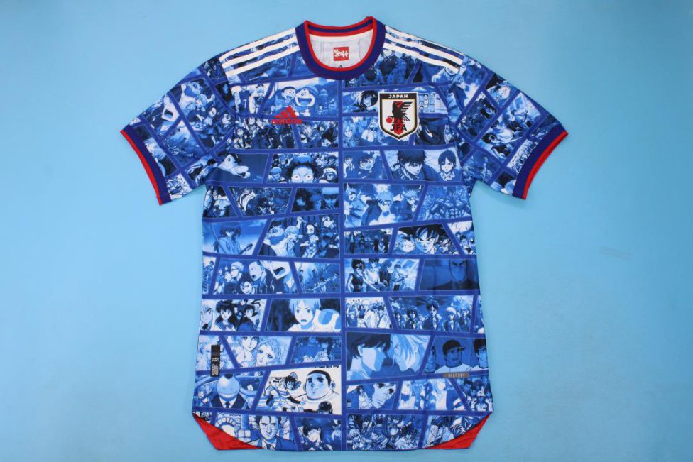 La camiseta que se ha hecho viral en redes sociales como la oficial de la selección de Japón para el Mundial de Qatar es un bulo. 