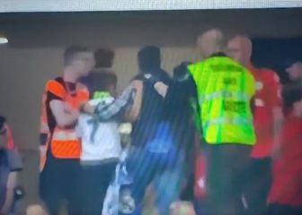 El padre expulsado en el derbi con su hijo provocó una pelea