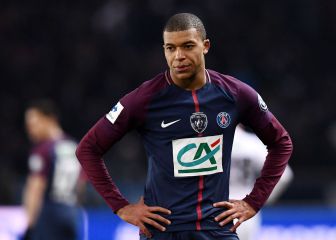 Mbappé posa con la camiseta del PSG de la próxima temporada