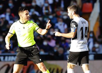 El juez instructor de la RFEF pide 4 partidos de sanción a Gayà por sus palabras hacia los árbitros