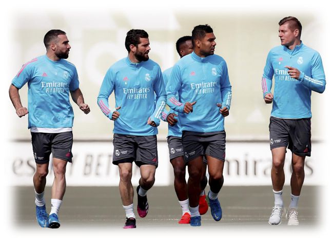 Carvajal, Nacho, Casemiro y Kroos, nuevos pentacampeones de la Copa de Europa, en un entrenamiento con el Real Madrid.