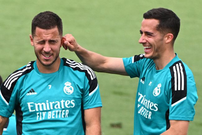 Hazard y Lucas Vázquez bromean durante el entrenamiento del pasado martes.