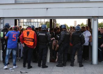 Caos en París: intervienen los antidisturbios con gas pimienta